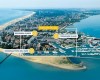 Letecký pohled na přímořské město s přístavy a vyznačenými místy jako Residenza Olimpo a Terramare Island.