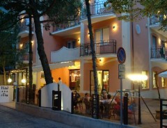 Hotel Fra i Pini *** - wczasy Rimini - Viserbella - Emilia Romagna - Włochy 2026 | e-wlochy.pl