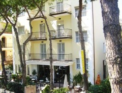 Hotel CORTINA *** - wczasy Rimini - Emilia Romagna - Włochy 2026 | e-wlochy.pl