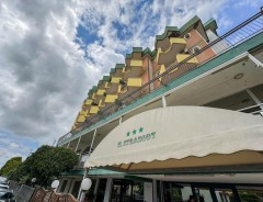 HOTEL STRADIOT - RIMINI *** - wczasy Rimini - Rivabella - Emilia Romagna - Włochy 2027 | e-wlochy.pl