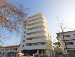 Rezydencja TORRE BIANCA 
  - wczasy Lignano Sabbiadoro - Północny Adriatyk - Włochy 2025 | e-wlochy.pl
