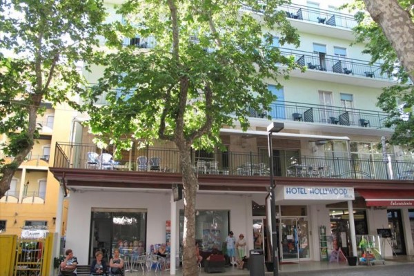Budova hotelu s názvem 