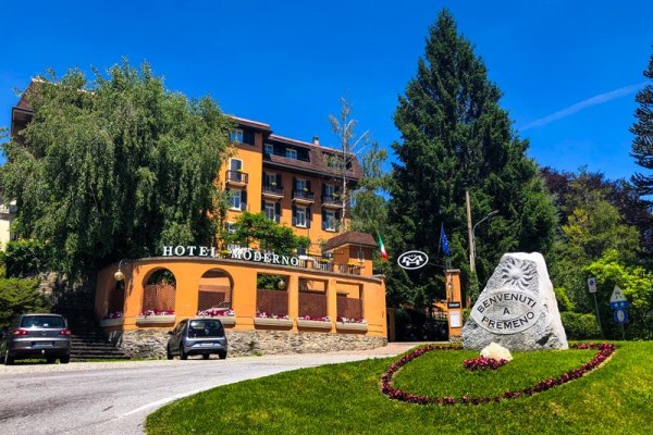 Hotel s nápisem 