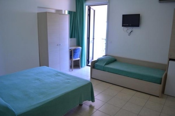 MARINELLA_CAPO_VATICANO_13.JPG